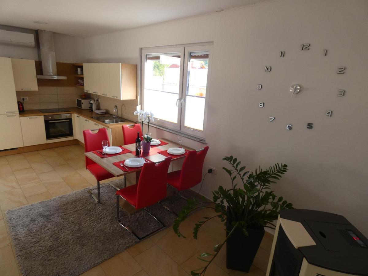 Apartment & Olive Oil Valuma Koper Exterior photo